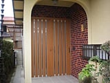 玄関ドアより引戸へ 